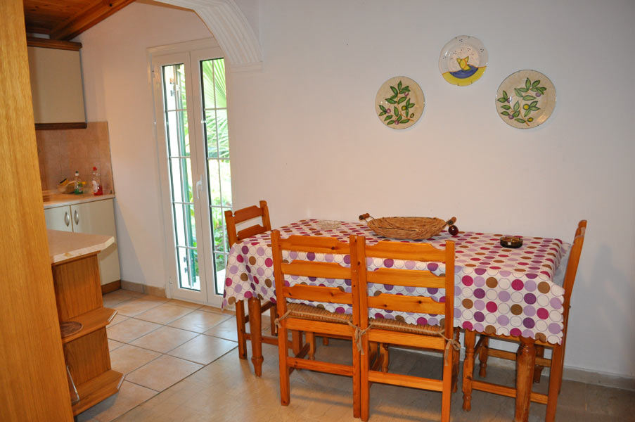 Beach house 1 - Dining area