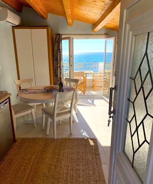 Penthouse Apartment - dining table