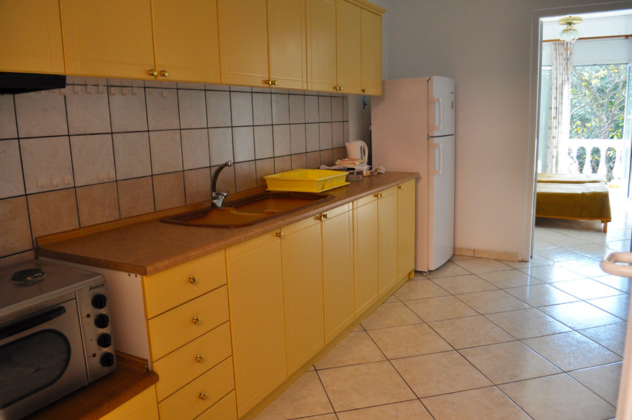APARTMENTS on the 1st floor - Fully furnished kitchen