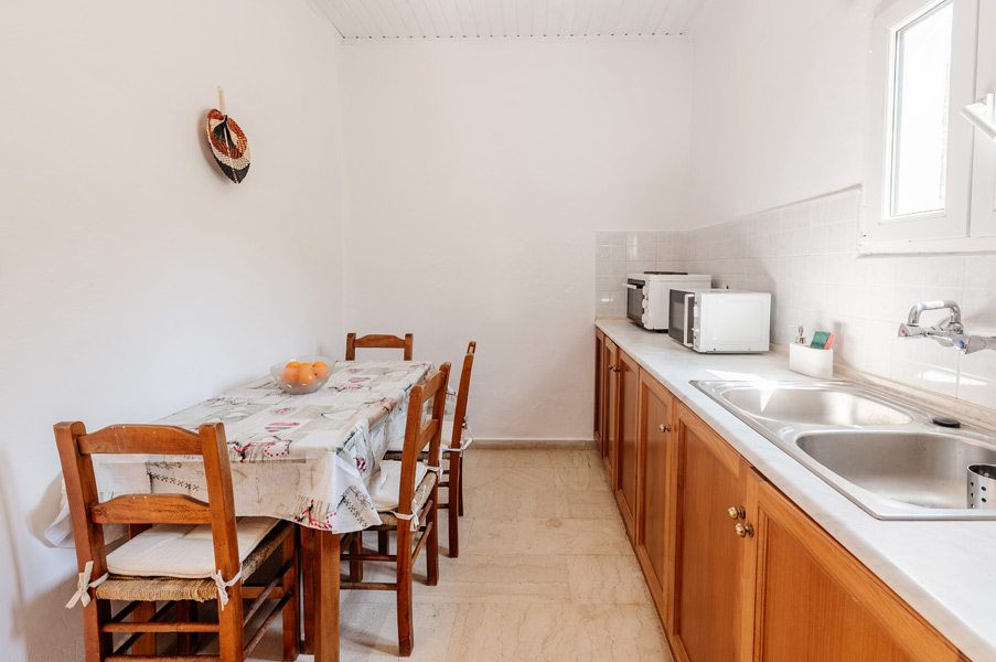 House Alexandros B - Large kitchen with dining area