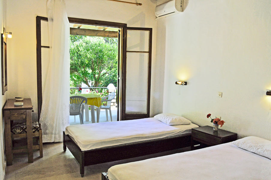 Beachfront holiday House “Yannis” 4 - 2 separate bedrooms
