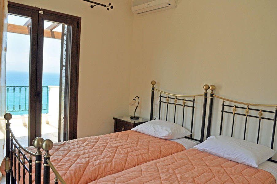 Villa Vasiliki 2nd floor - Bedroom with 2 single beds